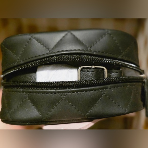 🆕🕸️ BATH & BODY WORKS LIMITED EDITION HALLOWEEN GLOW-IN-THE-DARK CROSSBODY BAG. - Picture 13 of 16